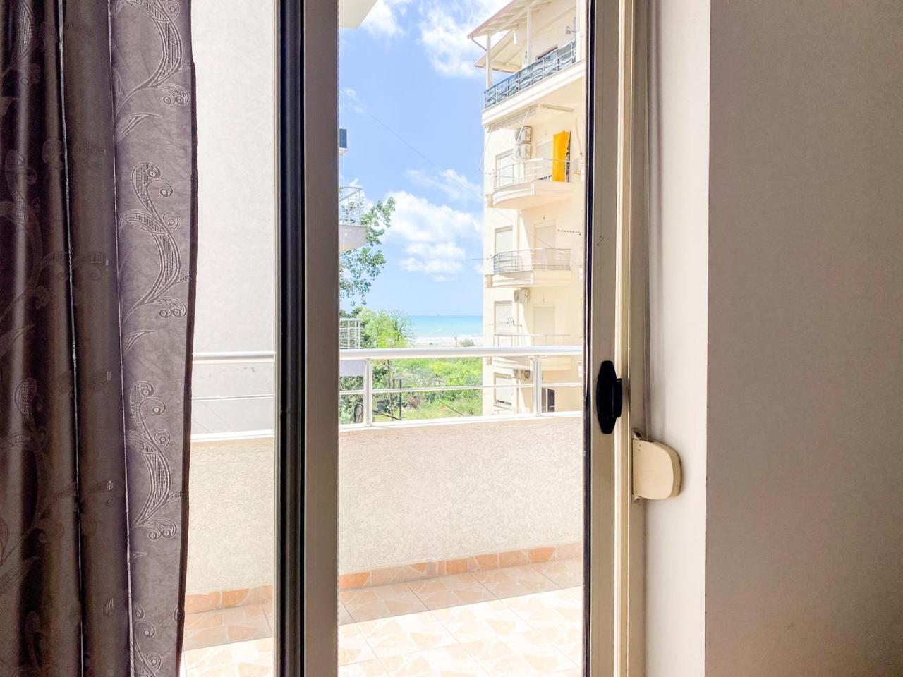 Lunasol Seaside Apartments Durres Bagian luar foto