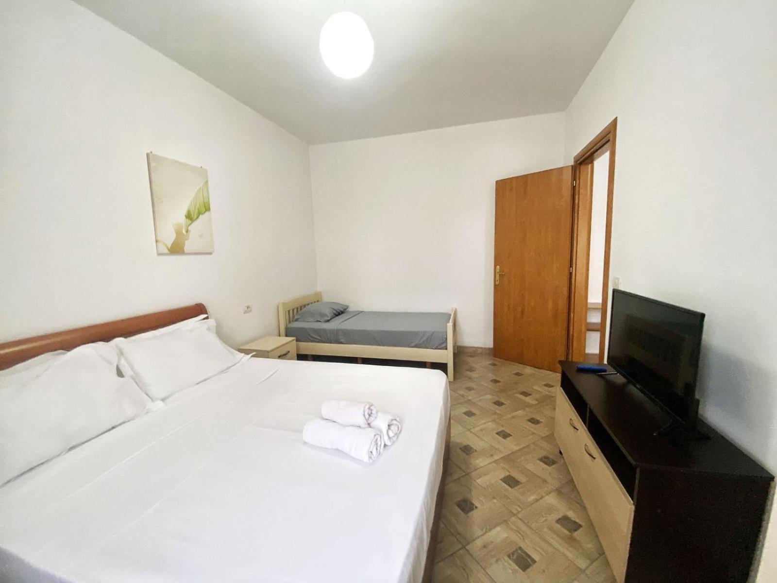 Lunasol Seaside Apartments Durres Bagian luar foto
