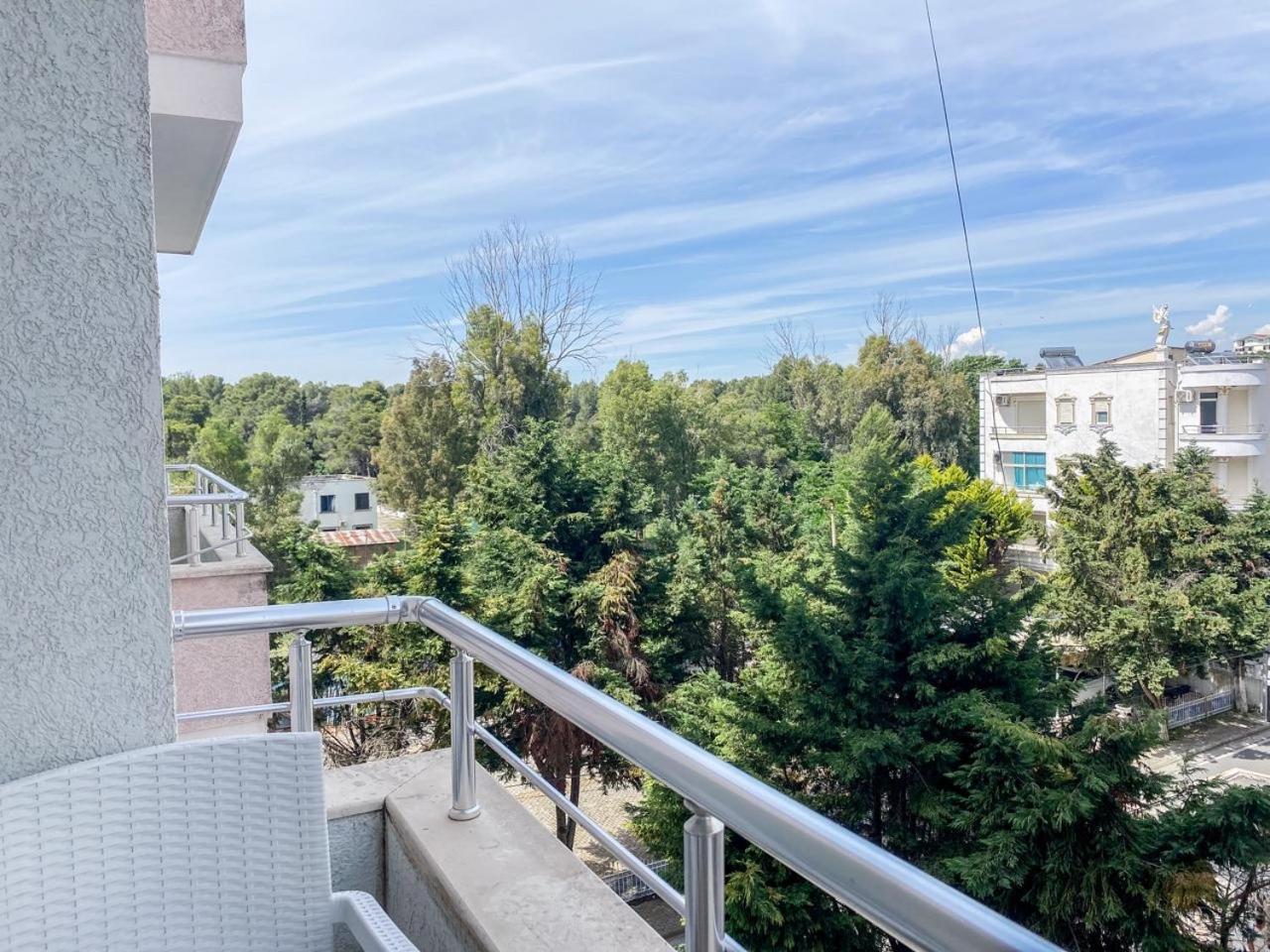 Lunasol Seaside Apartments Durres Bagian luar foto