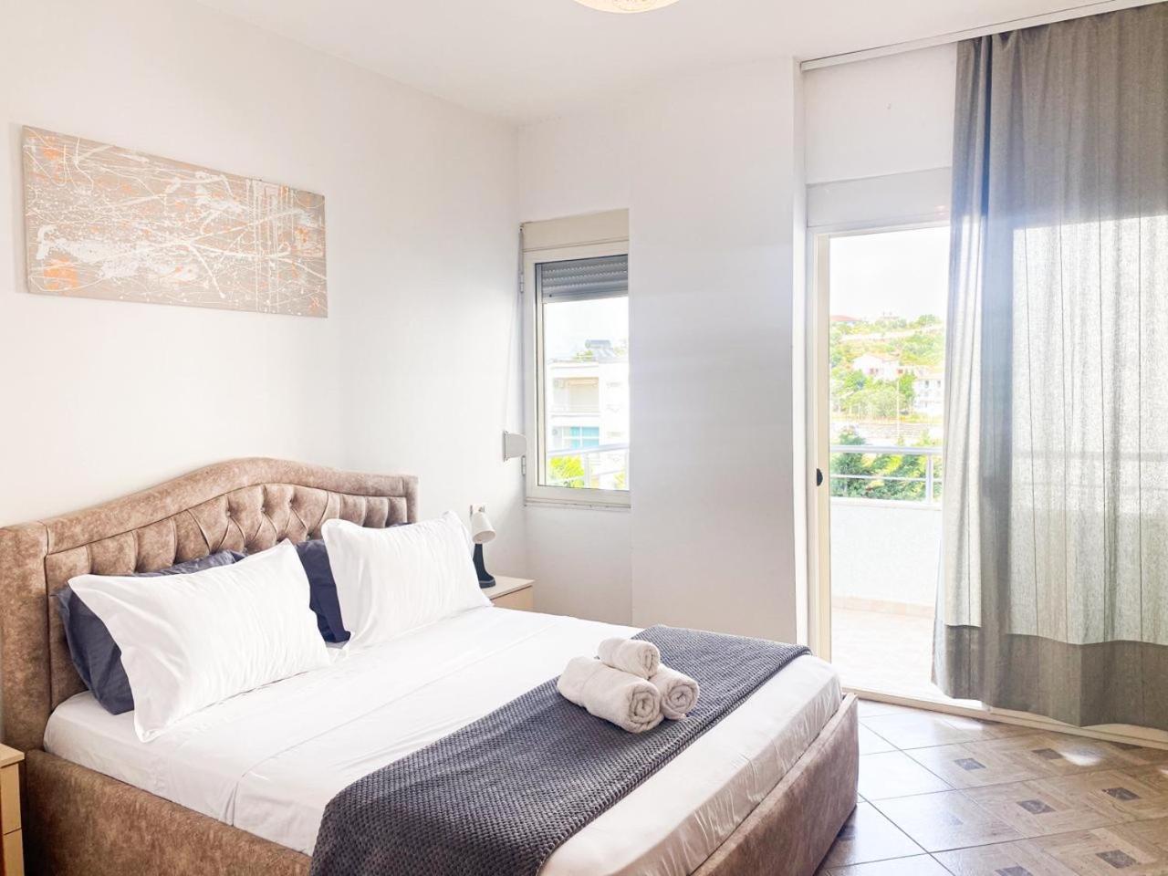 Lunasol Seaside Apartments Durres Bagian luar foto