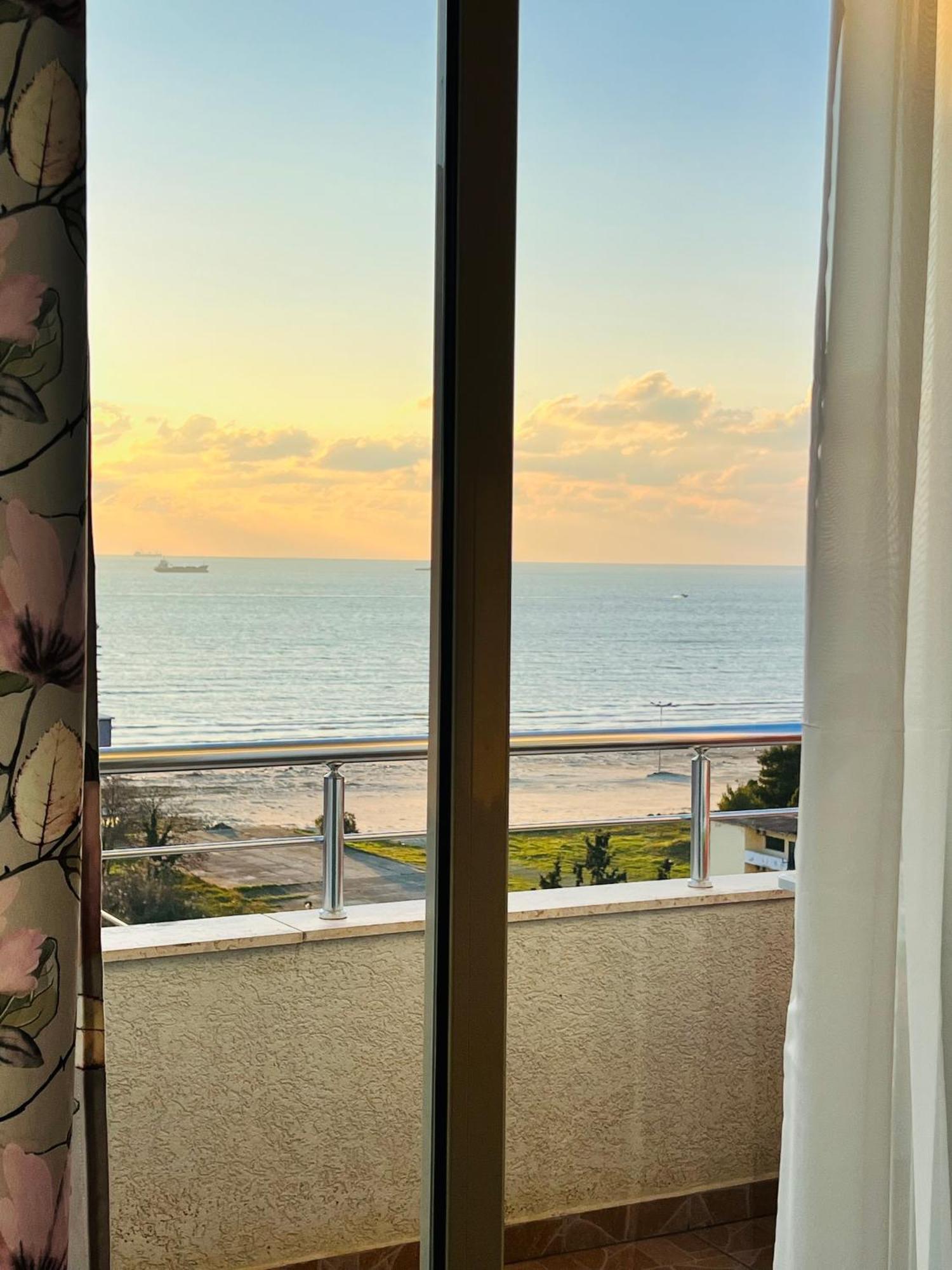 Lunasol Seaside Apartments Durres Bagian luar foto